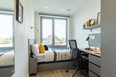 Gold En Suite - Image 1